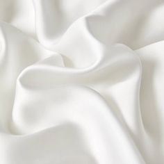 This luxurious White Top Grade Silk Bedding Set is crafted from the finest grade of silk and is perfect for adding a touch of elegance and sophistication to your bedroom. The soft, smooth silk fabric feels incredibly comfortable against your skin and provides a sense of relaxation and indulgence. The set includes a duvet cover, two shams, a flat sheet, and two pillowcases, all of which feature an intricate jacquard pattern for an extra finishing touch. The silk fabric is lightweight and breathable, helping to keep you cool during hot summer nights. This set is an ideal choice for those who want to add a touch of luxury to their bedroom. Features: Packing list: 1*Duver Cover + 1*Flat Sheet + 2*Pillow Cases Fabric: Silk Weight: 2.5-2.8kg Size: Queen: 1xDuvet Cover: 200cm x 230cm = 79x 91inc Silk Duvet Cover, Silk Bedding Set, Cushions To Make, Silk Bedding, Baby Sewing Patterns, Tapestry Fabric, Lined Curtains, Queen Bedding Sets, Bodycon Midi Dress