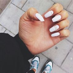 Nice nails Line Nail Designs, Video Makeup, White Acrylic Nails, Lines On Nails, Striped Nails, Nails Polish, White Nail, Matte Nails