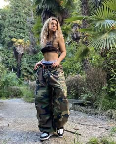 Tomboy Y2k Outfits, Fem Clothes Aesthetic, Hip Hop Inspired Outfits, Edgy Style 2023, Tom Boy Femme Style, Rockstar Aesthetic Outfits Summer, Grunge Tomboy, Y2k Tomboy, Tomboy Style Outfits Feminine