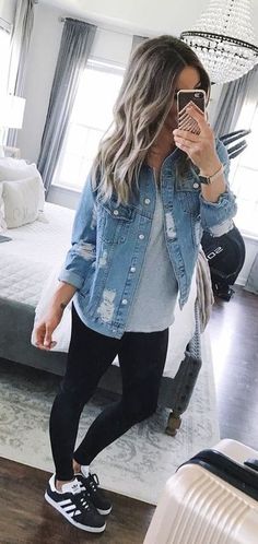 Vinter Mode Outfits, Light Denim Jacket, Look Legging, Looks Jeans, Casual Summer Outfits For Women, Denim Jacket Outfit, Legging Outfits, Outfit Jeans, Mode Casual