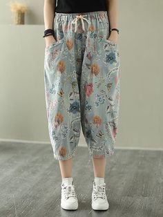 Spring Fashion Chic, Flower Jeans, Jeans Outfit Women, Jeans For Women, 45 Years, Waist Jeans, Chic Clothes, Designer Jeans, Pants Pattern