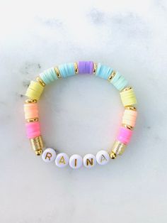 Bracelet Name, Preppy Bracelets, Homemade Bracelets, Rainbow Order, Bracelet Rainbow, Custom Bracelet, Bead Charms Diy, Clay Bracelet, Diy Bracelets Patterns