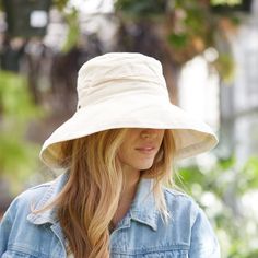 Handmade from lightweight and breathable cotton, this colorful crusher hat is perfect for a day at the beach or in the garden. Packable construction pairs with UPF 50 sun protection and an inner drawstring to assure a comfortable fit. - Cotton - Spot clean - Imported 23" crown, 5" brim Bahamas Style, Farm Work, Garden Boots, Gardening Gear, Edge Scarf, Gardening Hat, Space Cowgirl, Color Block Scarf, Women Hats