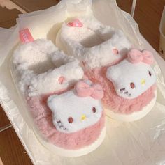 Cute Kitty Slippers PN6161 ●Size:fit for 24-28 cm EUR:36-41 ●About Shipping: We attach great importance to the orders of each customer and parcel delivery. 1.Processing time: 2-3 business days. 2.Shipping time: 10-15 business days to US, please allow 3-4 weeks shipping to other country.(Shipping times can be affected by variable customs clearance times or public holidays.) Hello Kitty Cat, Images Hello Kitty, Soft Sole Slippers, Hello Kitty House, Kitty Clothes, Hello Kitty Clothes, Hello Kitty Accessories, Kawaii Phone Case, Plush Slippers