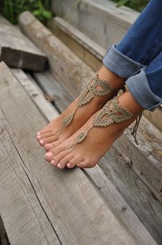 Beach Wedding White Crochet Barefoot Sandals Nude Shoes Foot Jewelry Bridal Barefoot Sandal Bridal Lace Shoes Wedding Accessory Bridesmaid - Etsy Beach Wedding White, Crochet Barefoot Sandals, شال كروشيه, Boho Shoes, Barefoot Sandal, Bridal Wedding Shoes, Crochet Wedding, White Wedding Shoes, Victorian Lace