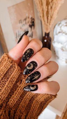 Witch Nails, Halloween Acrylic Nails, October Nails, Cute Nails For Fall, Gold Nail, Halloween Nail Designs, Star Nails