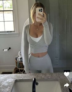 Outfits Asian, Daisy Keech, Viral Aesthetic, Chanel Lipstick, Workout Inspo, Instagram Baddie, Cute Gym Outfits, Coquette Style, Outfit Vintage