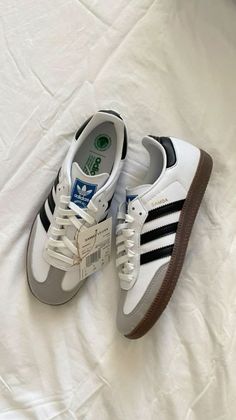 White Sambas: Fashion shoes Samba shoes Swag shoes Aesthetic shoes Trendy shoes sneakers Hype shoes Sambas Women, Shoes Samba, Sambas Adidas, Samba Shoes, Dr Closet, Shoes Aesthetic, Trendy Shoes Sneakers, Shoes Trendy, Shoe Lace Tying Techniques