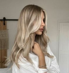 Sand Color Hair With Highlights, Platinový Blond, Lydia Rose