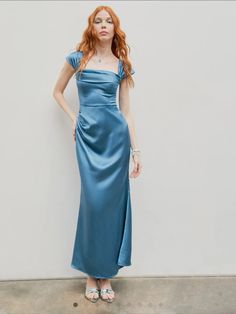 Formal Dresses Wedding Guest, Farewell Dresses, Taylor Outfits, Maxi Outfits, Prom Ideas, Square Neck Dress, Satin Prom Dress, Satin Maxi, Dress Satin