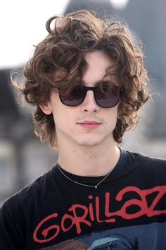 Timothee Chalamet Hair, Messy Hair Boy, Short Hair For Boys, Men Haircut Curly Hair, Shaggy Short Hair, Wavy Hair Men, Medium Curly, Hair Inspiration Short, Different People