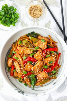 Savory, slightly sweet, spicy and DELICIOUS, this Teriyaki Chicken Noodles Stir-fry is incredibly flavorful and easy to make in 30 minutes! Tender chicken, fragrant aromatics, veggies and ramen noodles get tossed in mouthwatering homemade teriyaki stir fry sauce! It’s customizable with your favorite protein and veggies and gluten-free and vegetarian/vegan adaptable. Protein Stir Fry, Teriyaki Stir Fry Sauce, Teriyaki Chicken Noodles, Chicken Thai, Teriyaki Stir Fry, Stir Fry Noodles, Fry Sauce