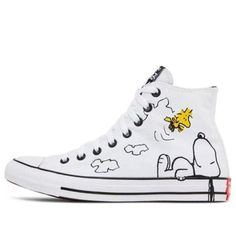 The Peanuts x Converse Chuck Taylor All Star is the perfect shoe for fans of Charles M. Schulz's beloved comic strip "The Peanuts." This high-top sneaker takes inspiration from some of the most iconic characters in the series, with an all-white upper, black outline and Snoopy ruling over Woodstock on the back for a chuckle-worthy style. On top of that, you get signature details such as the Peanuts imprinting on the tongue, bright red Converse All-Star logo on the medial side and a visible graphi Snoopy Shoes, Cute Converse Shoes, Converse Design, Converse Tennis Shoes, Cute Converse, Red Converse, Converse Shop, The Peanuts, All Stars Converse