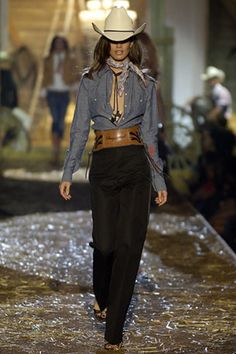 See the complete Dsquared2 Spring 2006 Ready-to-Wear collection. Western Womens Fashion, Cowboy Chic, Classy Cowgirl, Cowboy Costume, Looks Country, Estilo Country, Western Style Outfits