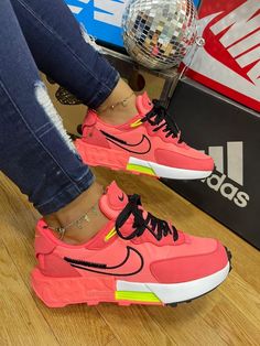 Nike Fashion Sneakers, Nike Shoes Women Fashion, Nike Fashion Shoes, Pretty Shoes Sneakers, Shoes Outfit Fashion, Cute Nike Shoes, Cute Sneakers, Sport Shoes Women, Hype Shoes