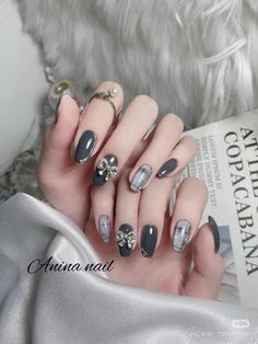 Elevate your holiday look with these classy grey nails featuring plaid details and a stunning gem bow accent, perfect for a sophisticated winter vibe! ❄️🤍

#HolidayNails #WinterNails #PlaidNails #GreyNails #ElegantNails #ChicNails #BowNails #FestiveManicure #PinterestNails #Xiaohongshu Grey Plaid Nails, Christmas Nails Grey, Winter Plaid Nails, Grey Nails, Gray Nails, Winter Plaid