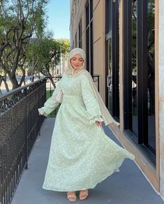 Eid Style Outfits Hijab, Hijabi Green Dress, Eid Hijab Outfits, Dresses For Hijabi Girl, Hijab Dresses Casual, Modest Summer Dresses Muslim, Modest Hijabi Dresses, Hijab Eid Outfits Ideas, Hijabi Fashion Dress