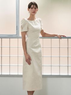 This product is a meticulously tailored Emma boat neck dress that offers a sophisticated and timeless look. The dress is designed with elegant short sleeves and a form-fitting silhouette that gracefully accentuates the natural curves. Perfect for formal occasions, this dress is a classic piece with a modern edge. - The dress features a boat neckline that elegantly highlights the collar area.- Its short sleeves are designed with a gentle puff, adding a touch of refined femininity.- The form-fitting silhouette of the dress is crafted to enhance and flatter the body's natural shape.- A discrete back zipper allows for a seamless look and easy wear. Dress With Necklace, Boatneck Dress, Model Clothes, Boat Neck Dress, Natural Curves, Boat Neckline, Everyday Dresses, Easy Wear, Boat Neck