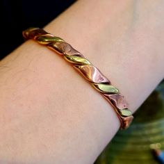 This unique copper and brass twisted bracelet will always be the center of attention. This cuff bracelet is hammered, textured and polished entirely by hand in our studio. It looks simple and strong at the same time and it has the features of copper and brass which conducts energy, clears out negativity, and helps balance the chakras! This unisex cuff bracelet is perfect for both men and women. This cuff is adjustable, it can easily be squeezed for a tight fit or pried open for a looser fit. But Mens Copper Bracelet, Handmade Copper Bracelet, Women Healing, Twisted Bracelet, Bracelet Mens, Les Chakras, Boho Bracelet, Bracelet Boho, Bracelet Cuff