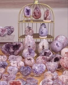 Crystal Aesthetics, Crystal Room Decor, Altar Ideas, Crystal Healing Chart, Unique Crystals, Crystal Altar