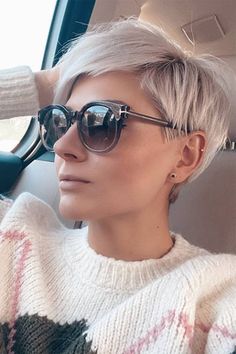 2020 Year, Short Hair Pixie Cuts, Short Hair Trends, Edgy Short Hair, Penteado Cabelo Curto, Pixie Haircuts, Haircuts For Fine Hair