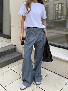 Baggy Suit Pants Outfit, Dress Pants Street Style, Work Pants Outfit, Business Casual Street Style, Casual Summer Work Outfits, Style Wide Leg Pants, Trouser Outfit, Uni Outfits, Plain Style