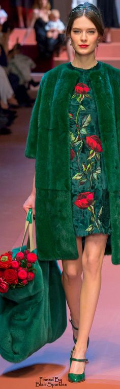 #Farbbberatung #Stilberatung #Farbenreich mit Fall 2015 RTW Dolce & Gabbana ♕♚εїз | BLAIR SPARKLES Green Fur Coat, Fashion Show Design, Mode Prints, Green Fur, Outfit Trends, Dolce E Gabbana, 2015 Fashion, Fall 2015, Mode Inspiration