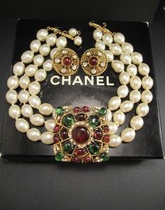 Vintage Chanel Jewelry, Earrings Chanel, Walmart Jewelry, Chanel Pearls, Chanel Necklace, Chanel Couture, Chanel Chanel, Chanel Accessories, Chanel Vintage