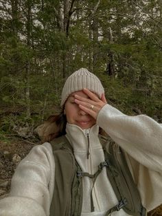 Vest Hiking Outfit, Alaska Cruise Outfits, Outfit Vest, Granola Girl Aesthetic, Hiking Fits, Mountain Outfit, Camping Aesthetic, Hiking Pictures, Ski Outfit