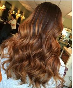 Balayage Caramel, Hair Pics, Brown Hair Looks, Hair Color Caramel, Gorgeous Hair Color, Wavy Hairstyles, Brown Hair Balayage, Peinados Fáciles Para Cabello Corto