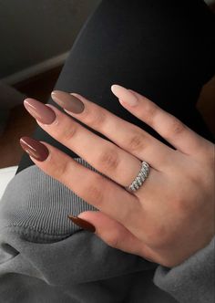 Nails For Cinnamon Dress, Fall Autumn Nails Almond, Fall Nails Shades Of Brown, Fall Almost Nails, Acrylic Nails Autumn 2023, Fall Transition Nails Almond, Fall Nail 2023, Autom Nails Design, Nail Inspired Fall