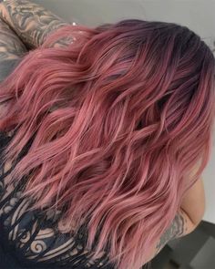 Curly Pink Hair, Pink Hair Highlights, Bangs With Medium Hair, Barbie Hair, Hair Color Pink, Alternative Hair, Brunette To Blonde, Rose Gold Hair, Haircuts For Long Hair