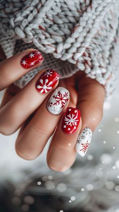 Christmas Nail Designs Easy, Art Noel, Christmas Nails Diy, Hot Nail Designs, Thanksgiving Nail Art, Candy Cane Nails, Christmas Gel, Red Christmas Nails, Festive Nail Art