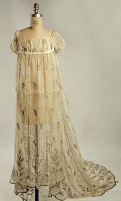 Ivory Muslin Evening Dress (French) ca. 1805-10 cotton, metallic thread