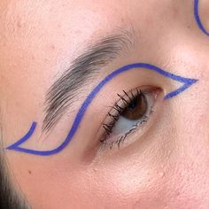 Simple Graphic Eyeliner, Simple Graphic Liner, Graphic Makeup, Graphic Eyeliner, Bold Makeup