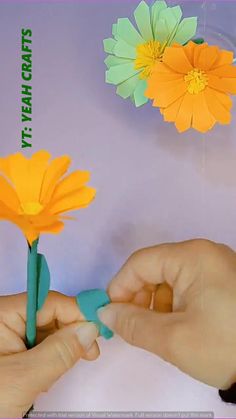 Paper Rose Flower Tutorial: Easy and Quick Steps Paper Flower Stems, Flower Vase Crafts, Simple Paper Flower, Diy Paper Christmas Tree, Yarn Crafts For Kids, Easy Flowers, Construction Paper Crafts, Flower Pot Art, Birthday Inspiration