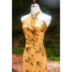 This is a sleeveless cheongsam in yellow color . The dress length is about 120cm, and it features a zipper at the back. Size Chart: S: Shoulder width-36cm, Chest-82cm, Waist-66cm, Hip-86cm M: Shoulder width-37cm, Chest-86cm, Waist-70cm, Hip-90cm L: Shoulder width-38cm, Chest-90cm, Waist-74cm, Hip-94cm XL: Shoulder width-39cm, Chest-94cm, Waist-78cm, Hip-98cm 2XL: Shoulder width-40cm, Chest-98cm, Waist-82cm, Hip-103cm Please gently hand wash this cheongsam with water temperature below 30 degrees Sleeveless Cheongsam, Modern Chinese Dress, Chinese Qipao, Dress Modern, Modern Chinese, Dress Bridesmaid, Chinese Dress, Halterneck Dress, Modern Dress