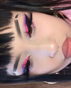 Eyeshadow For Pink Hair, Babispit Makeup, Edgy Makeup