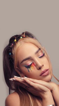 Japanese Sun, Rainbow Eye Makeup, Sun Hoodie, Pride Makeup, Face Art Makeup, Chic Makeup, Rainbow Makeup, Creative Eye Makeup, Pride Outfit