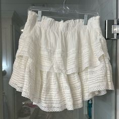 White Lacey American Eagle Skirt. Never Worn. Ruffled Size Large Vacation Mini Skirt With Lace Trim, American Eagle Skirt, American Eagle Outfitters, Mini Skirt, American Eagle, Womens Skirt, Color White, Mini Skirts, Off White