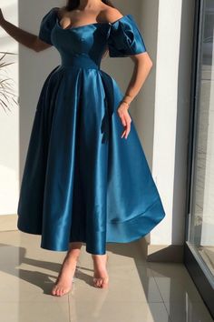 Finden Sie Blaue Abendkleider Kurz online bei babyonlinedress.de. Abiballkleider Cocktailkleider Schlicht aus Satin zum party gehen. A-line Evening Dress With Sweep Train For Homecoming, Blue A-line Evening Dress For Banquet, Satin Party Dress In Solid Color, Blue A-line Midi Dress For Prom Season, Elegant A-line Evening Dress For Homecoming, Elegant A-line Homecoming Gown, Solid Prom Dress With Sweep Train, Sweep Train Dress For Party, A-line Evening Dress For Banquet And Prom Season