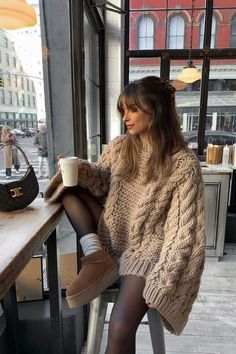 Women Fall Dress, Fall Fashion Inspo Aesthetic, Fall Styling Outfits, Warm Fall Aesthetic Outfits, Fall Cozy Sweaters, Woman Autumn Outfits, Cozy And Cute Outfits, Fall Insta Outfits, Oversized Sweater Fall Outfits