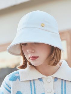 Composition : cotton 100%Color : WhiteCountry of Origin : Republic of Korea White Cotton Summer Hat, White Cotton Hat, White Cotton Bucket Hat For Spring, White Cotton Bucket Hat For Summer, White Wide Brim Bucket Hat For Everyday, Casual White Cotton Bucket Hat, White Cotton Bucket Hat For Vacation, White Bucket Hat For Spring, Trendy Cotton Bucket Hat