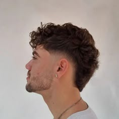 Taper Fade Short Hair, Fade Haircut Curly Hair, Haircuts Short Hair, Taper Fade Haircut, Mullet Haircut, Mens Hairstyles Thick Hair