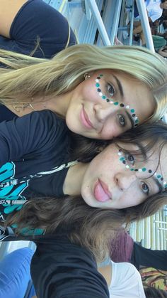 Sports Day Makeup, Halloween Clay Crafts, Bed Rooms Ideas Master, Room Fall Decor Ideas, School Spirit Face Paint, Phone Wallpaper Fall, Eye Black Designs, Football Face Paint, Football Makeup