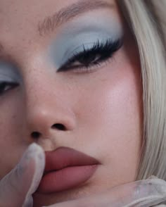 Trucco Glam, Maquillage On Fleek, Blue Makeup Looks, Make Up Inspiration, Glowing Makeup