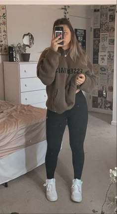 Cute Fits With Black Leggings, Simple Leggings Outfit Winter, Lazy Winter Outfits Leggings, Cute Casual Outfits For Winter Lazy Days, Cute Outfits With Leggings For Winter, Leggings And Converse Outfit, Outfits With Brown Leggings, Sweatshirts With Leggings, Casual School Outfits Lazy Days