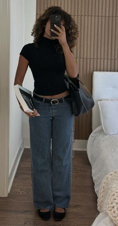 Casual It Girl Outfits, Classy And Simple Outfits, Outfit With Belts Women, Outfit With Black Bodysuit, Jeans And Black Top Outfit Classy, Biz Casual Outfits, How To Style Pinstripe Pants, Black Tee Outfit Aesthetic, Cool Girl Style Aesthetic