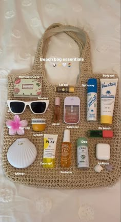 Bags For Beach Summer, Holiday Bag Packing, Holiday Bag Essentials, Summer Vacation List Packing, Beach List Packing Vacations, Vacation List Packing Beach, Essentials To Pack For A Trip, Summer Trip Essentials, Trip List Packing Summer