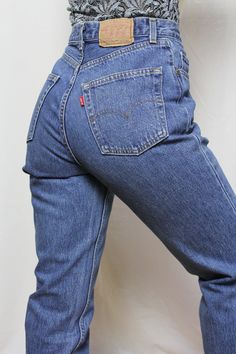 Beautiful vintage LEVI'S 901 jeans - rare model for women. Beautiful vivid mid blue wash of denim. Ultra high waist (5 buttons), made in France. Size marked on tag is W30 L30, but the waist is smaller - around 27 inches. Please check measurements below. Overall condition - Perfect 10/10 (pre-loved, but they look just like brand new) Material: 100% Cotton (jeans do not stretch) Size: Small / W30 L30 on tag, but waist is closer to W27 Waist: 26,8 inch / 68 cm Hips: 39,4 inch / 100 cm Thigh: 22 inc Vintage Denim Blue Jeans, Vintage High Waist Cropped Jeans, Levis 501 Women, Slim Fit Mens Jeans, Levis Outfit, Reworked Denim, Blue Denim Pants, Vintage Levis Jeans, Perfect Boyfriend